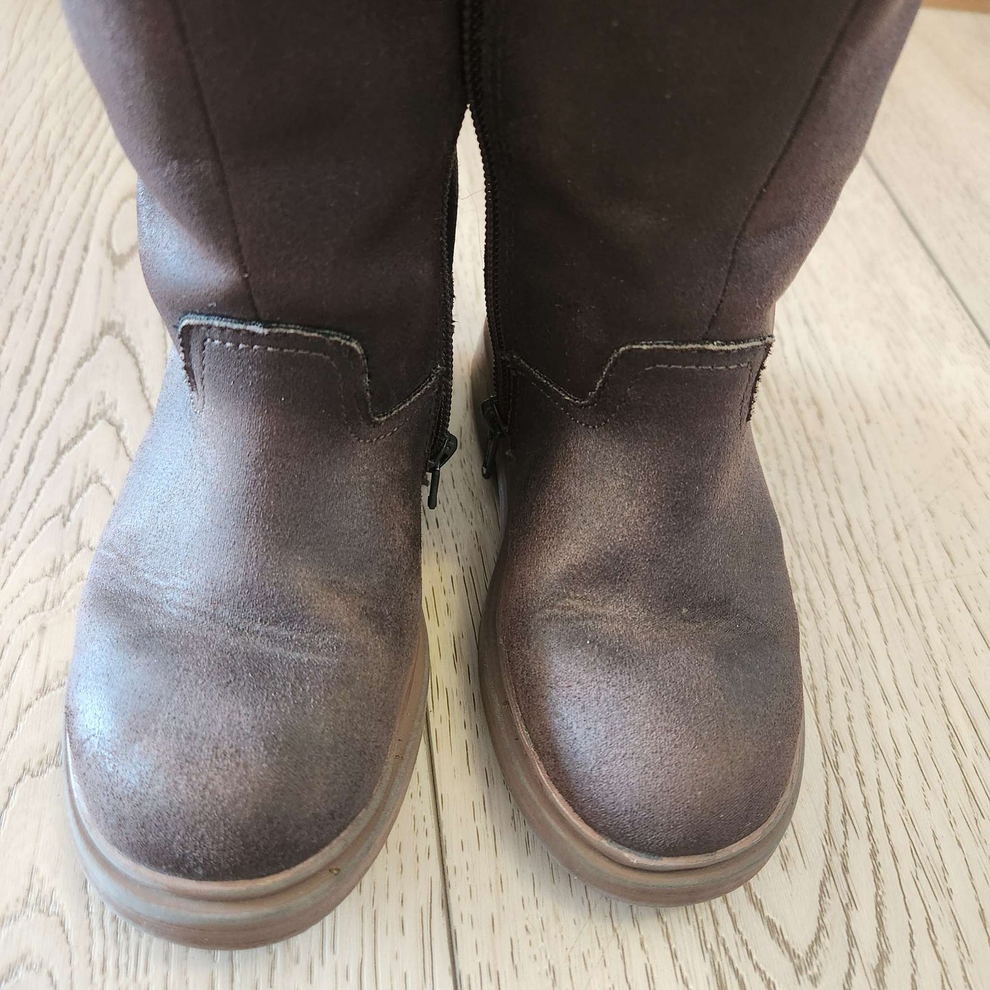 Girls size, 10T boots , Shoes 10 (Toddler:2-4yr)