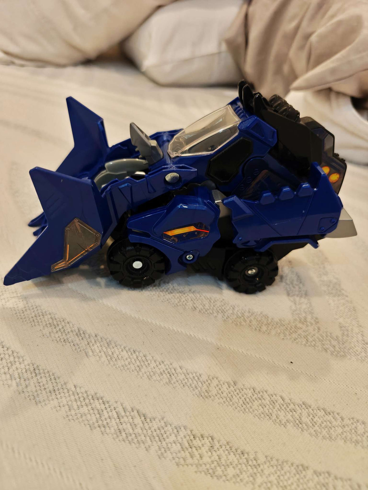 Dino Trucks mini figure toys + Triceratops transformers