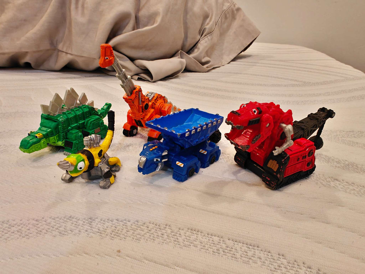 Dino Trucks mini figure toys + Triceratops transformers