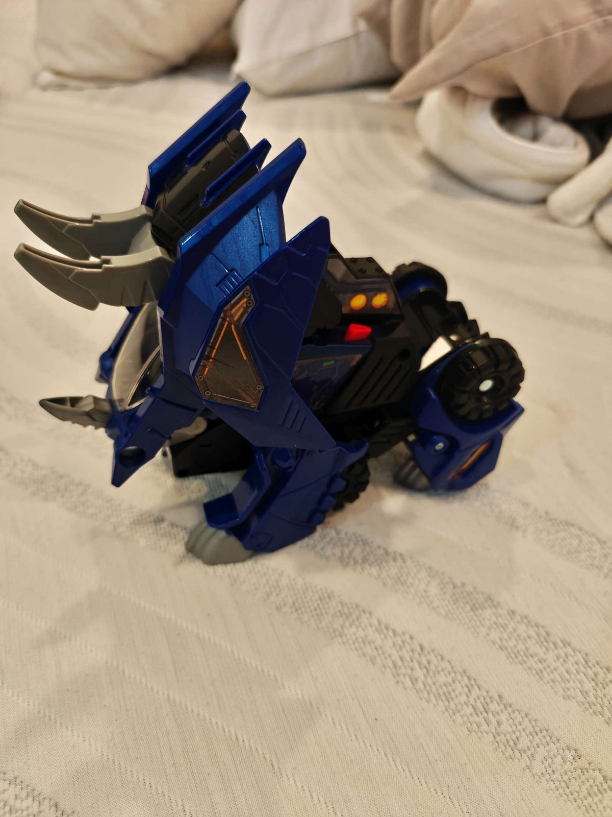 Dino Trucks mini figure toys + Triceratops transformers