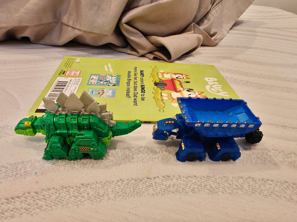 Dino Trucks mini figure toys + Triceratops transformers