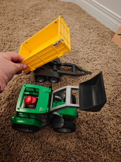 Tractor with wagon toy + 3 books