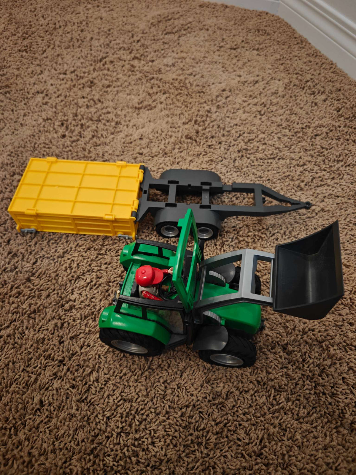 Tractor with wagon toy + 3 books
