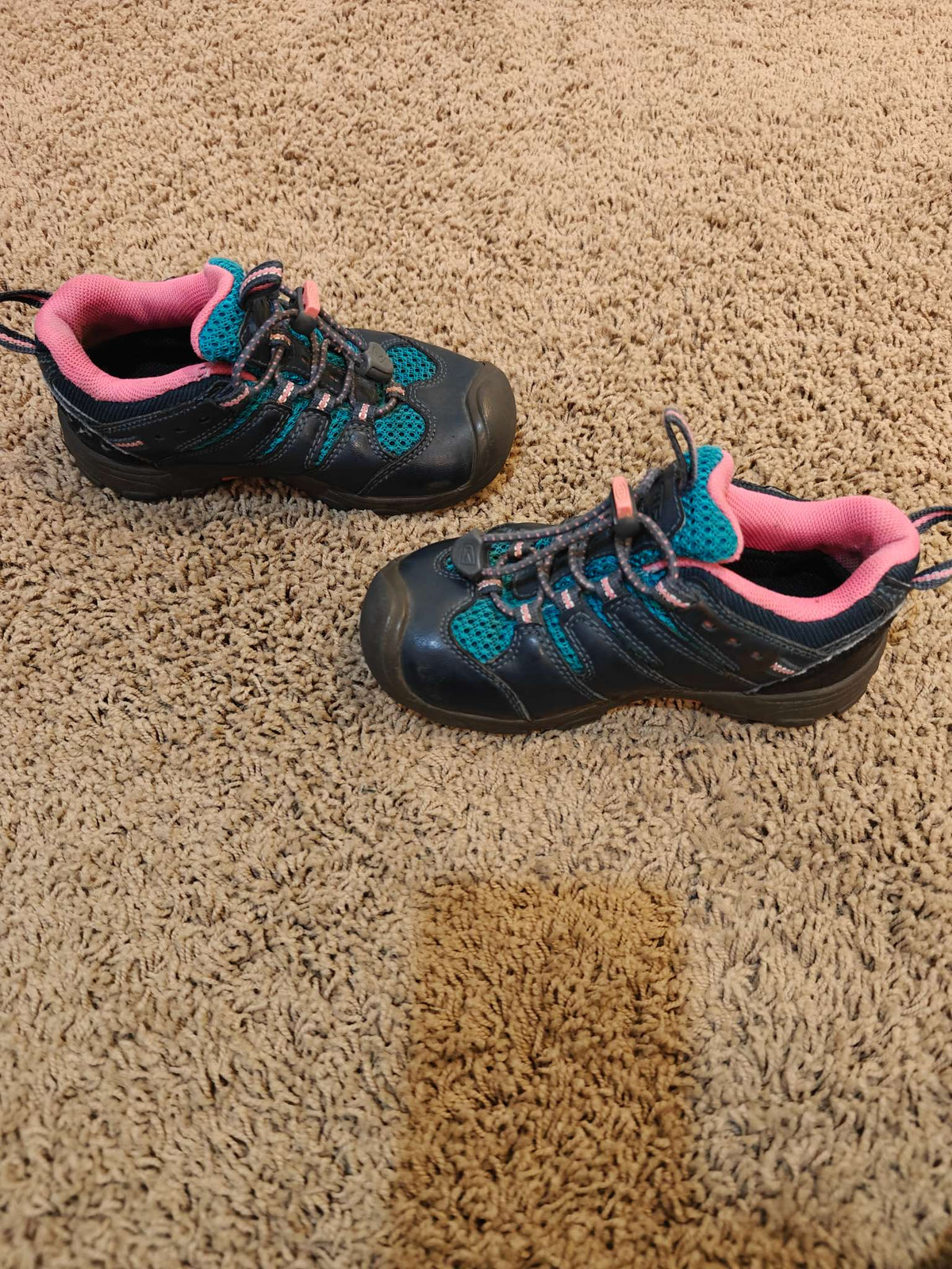 Girls Keen shoes, size 11, Shoes 11 (Toddler:2-4yr)