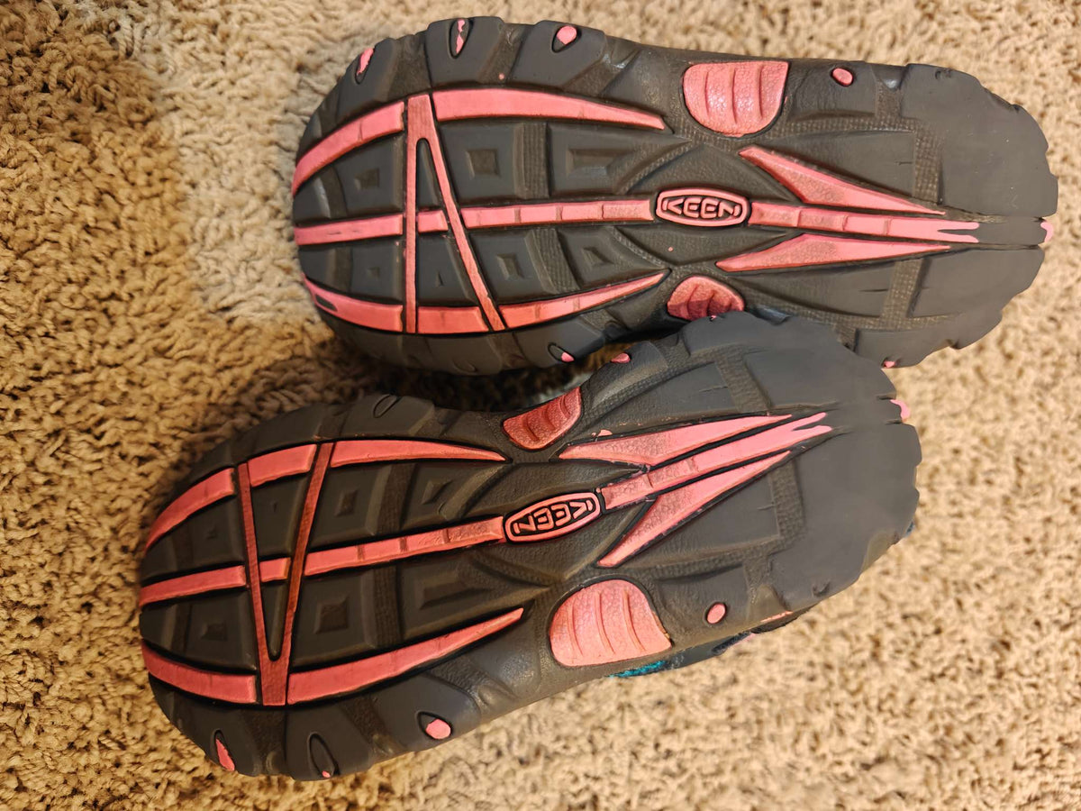 Girls Keen shoes, size 11, Shoes 11 (Toddler:2-4yr)