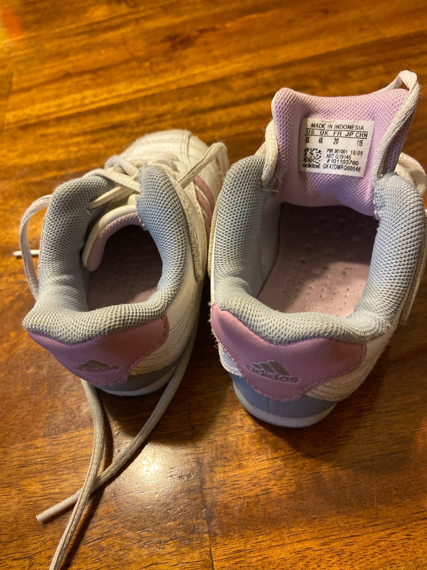 Adidas sneakers size 5, Shoes 5 (Walkers:12-24 mth)