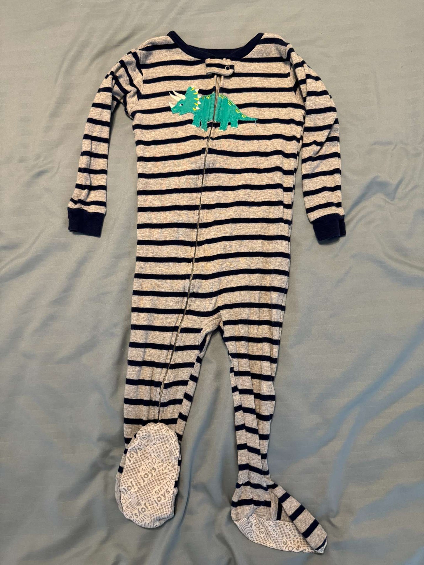 2-Pack Simple Joys Footed Pajamas 24M (MSRP $11 each), Kids 24 Month (18-24M)