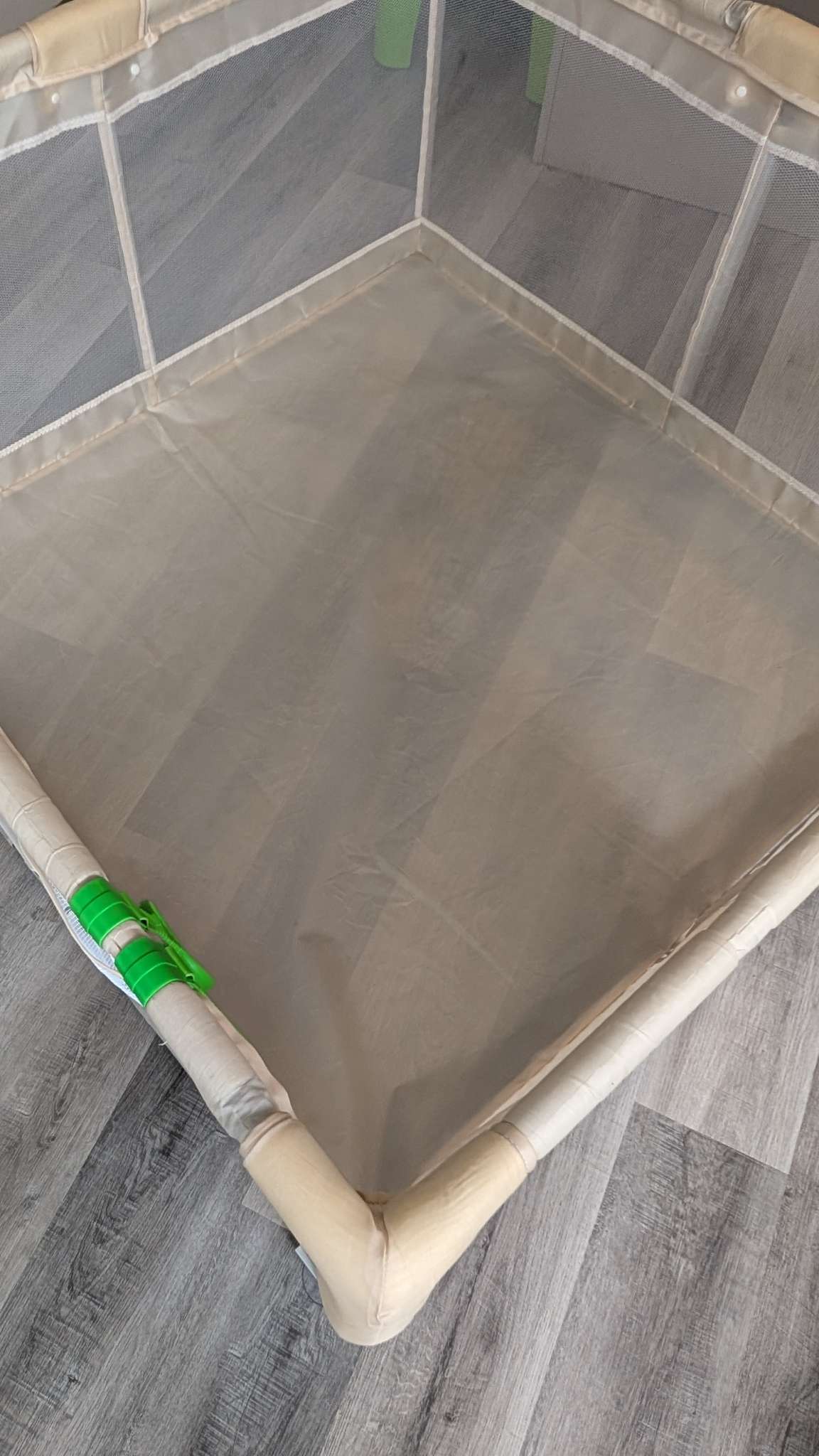 Playpen with foam padded mat 47x47x26"