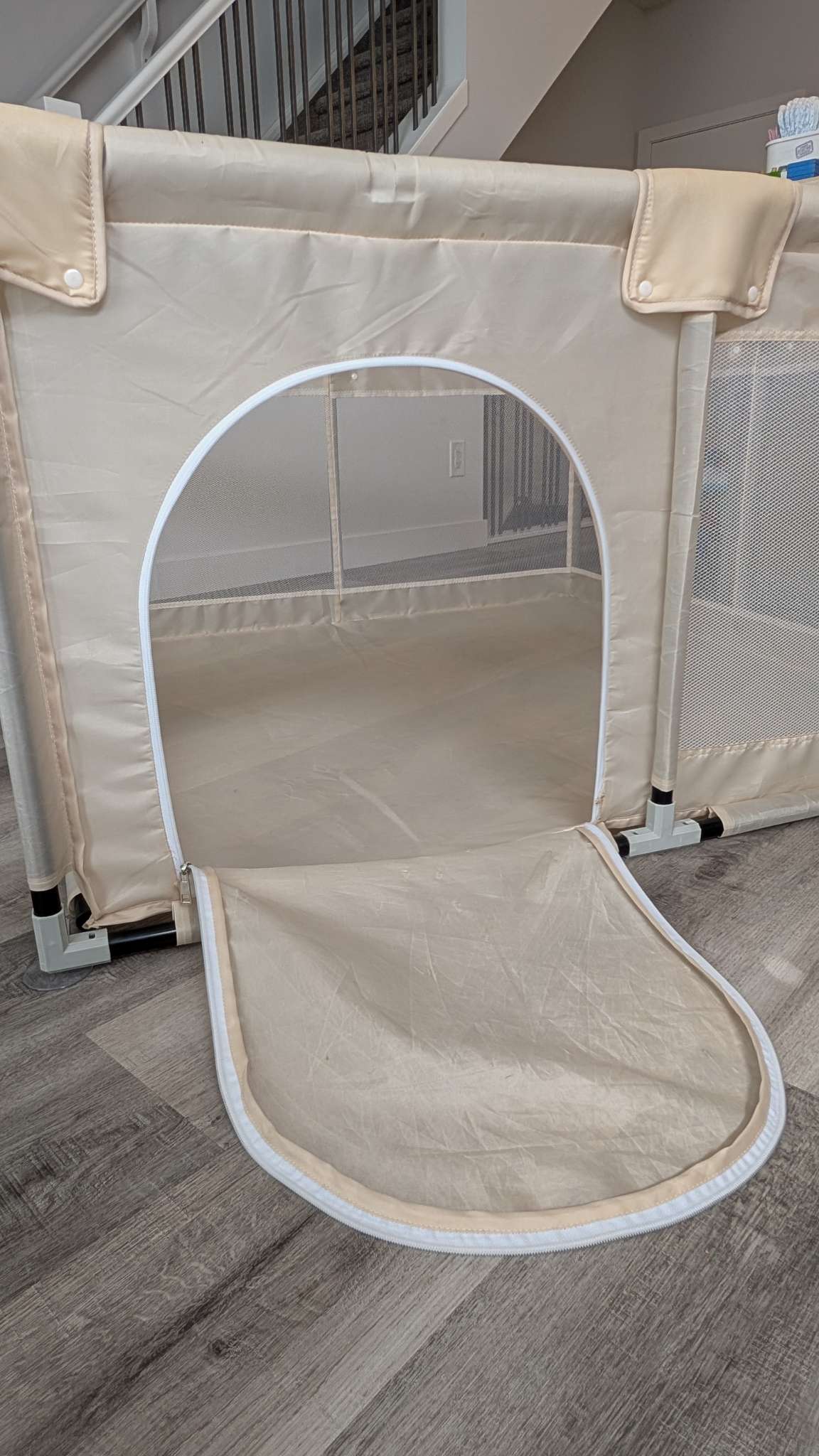 Playpen with foam padded mat 47x47x26"