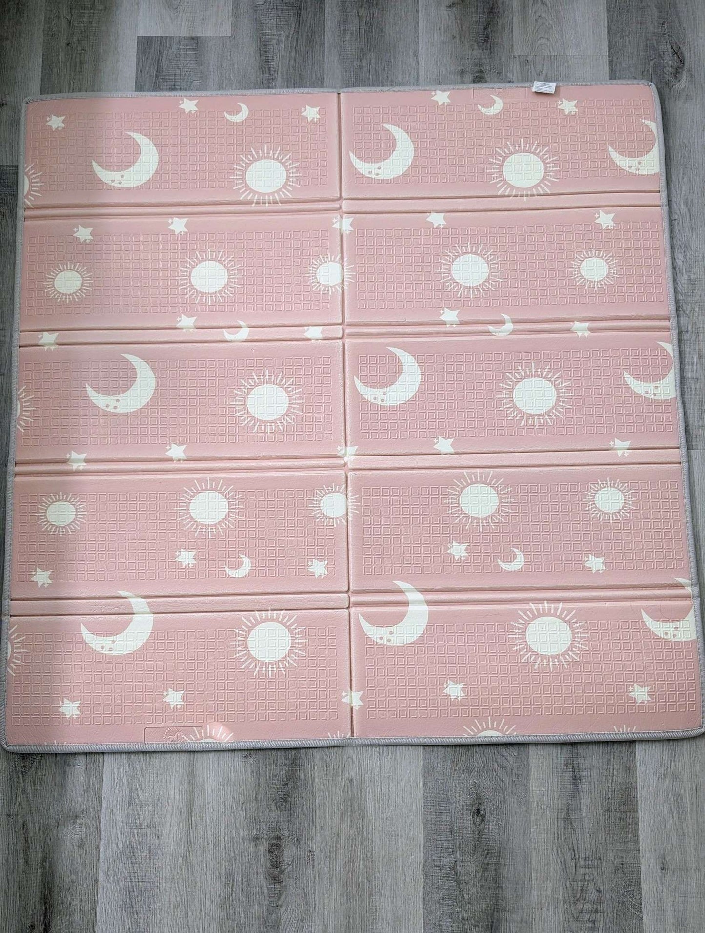 Playpen with foam padded mat 47x47x26"