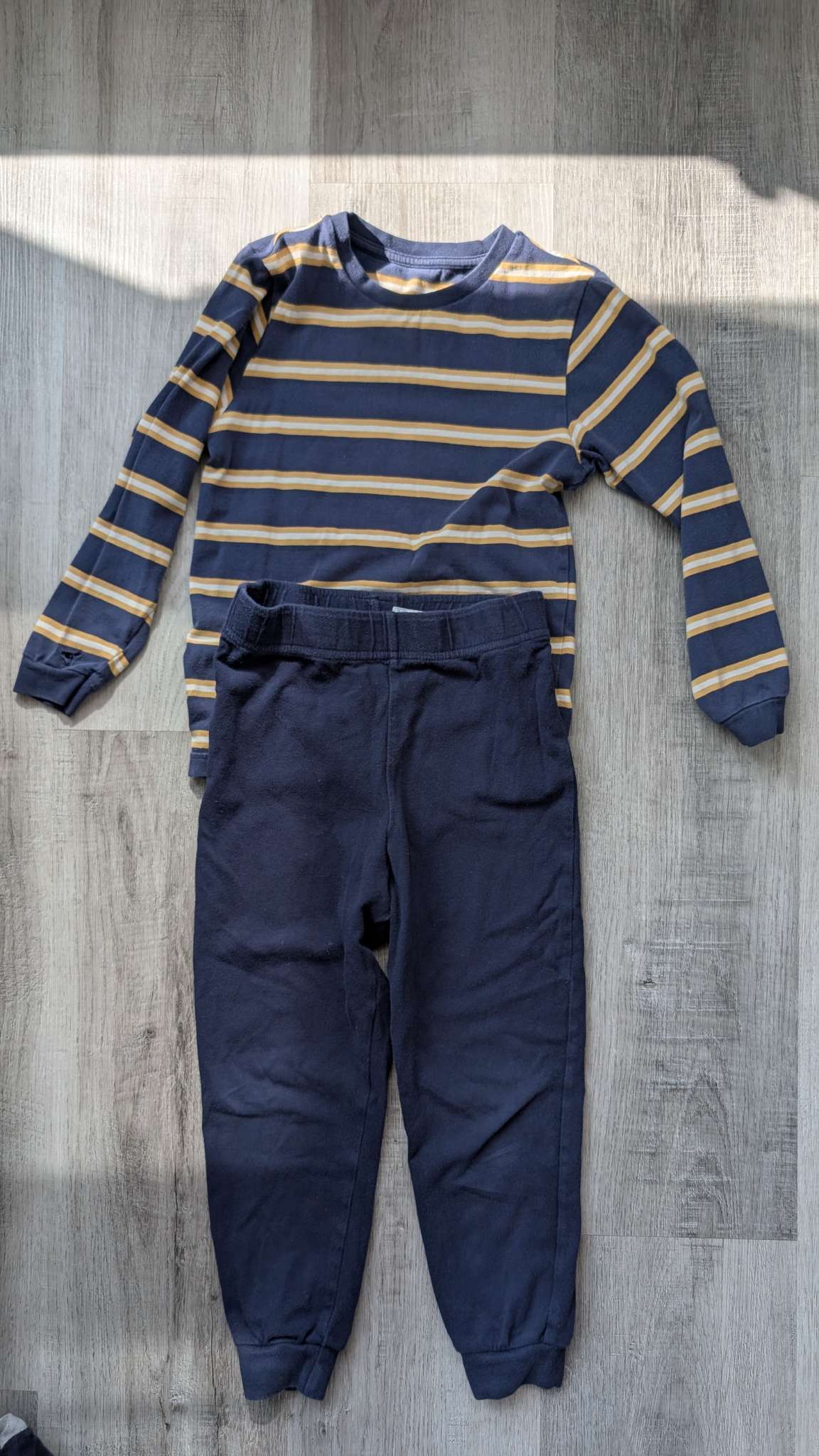 Uniqlo 4pc Set 4T Boys, Kids 4/4T