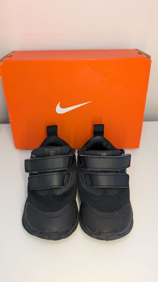 LIKE NEW Nike Star Runners size 4C with box, Shoes 4 (Baby: 0-12 mth)