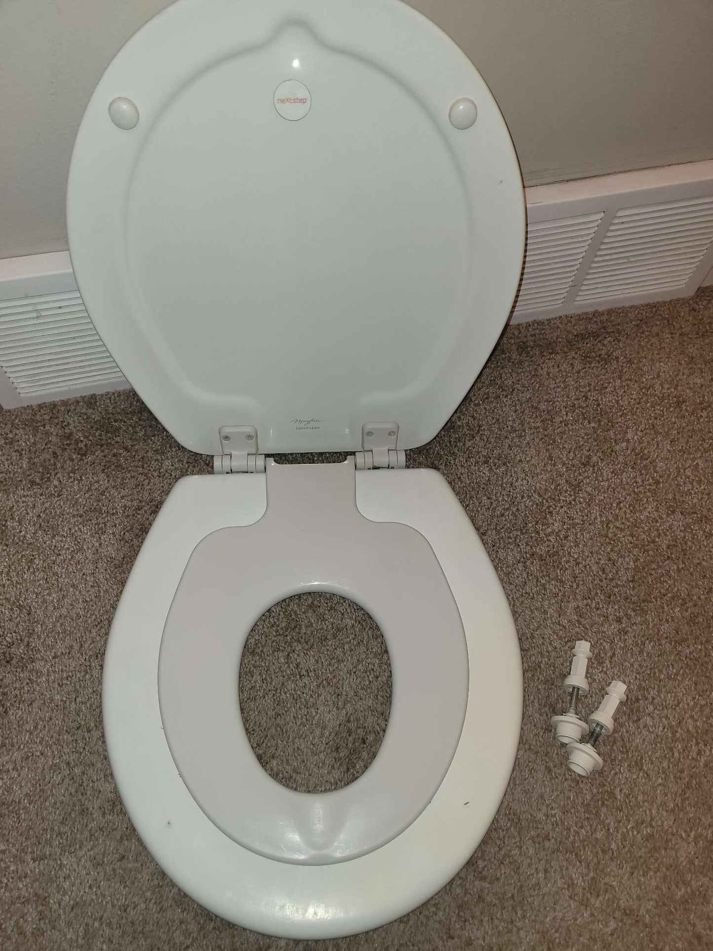 Toilettes seat with kids insert