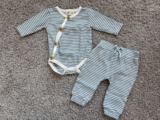 Blue striped outfit, Kids 6 Month (3-6M)