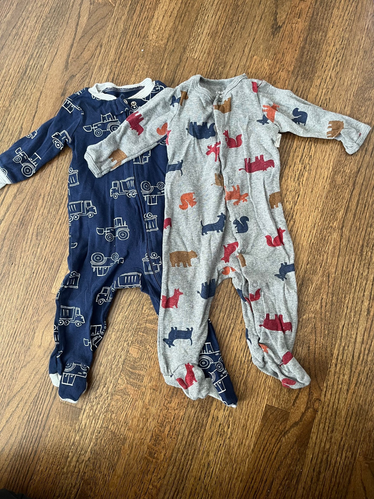 Carter’s 2Pk Sleepers (Trucks&Animals) 6M VGUC, Kids 6 Month (3-6M)