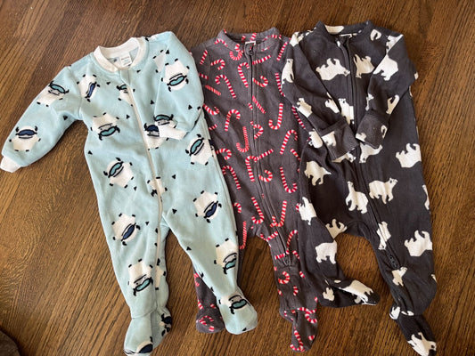 Winter/Holiday Fleece Sleepers 3Pk VGUC 6M, Kids 6 Month (3-6M)