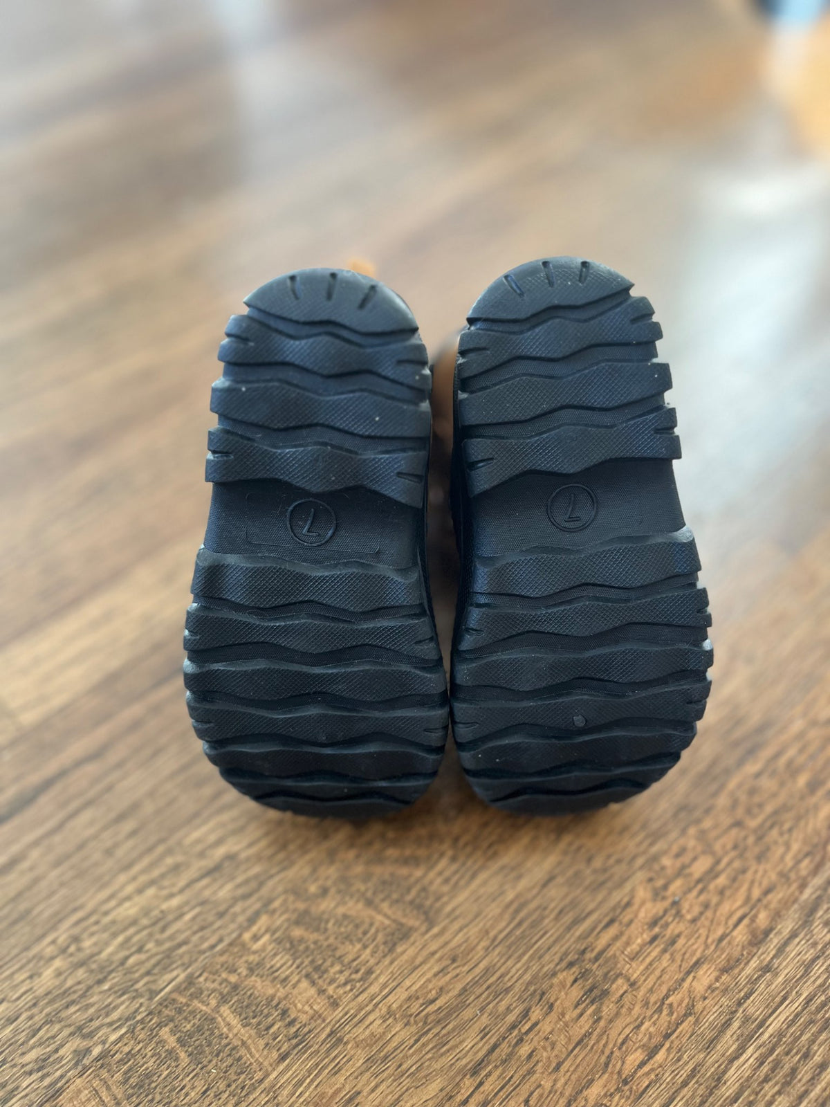 Joe Fresh Winter Boots EUC Size Little Kid 7, Shoes 7 (Walkers:12-24 mth)