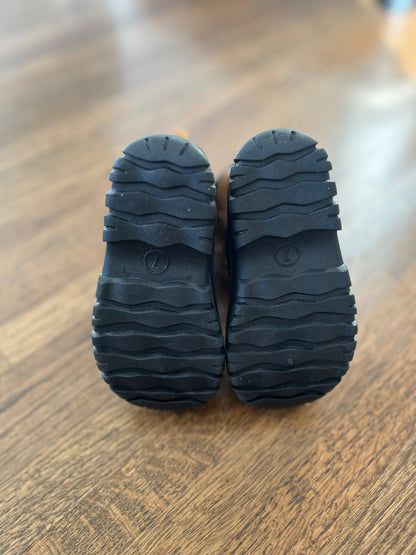 Joe Fresh Winter Boots EUC Size Little Kid 7, Shoes 7 (Walkers:12-24 mth)