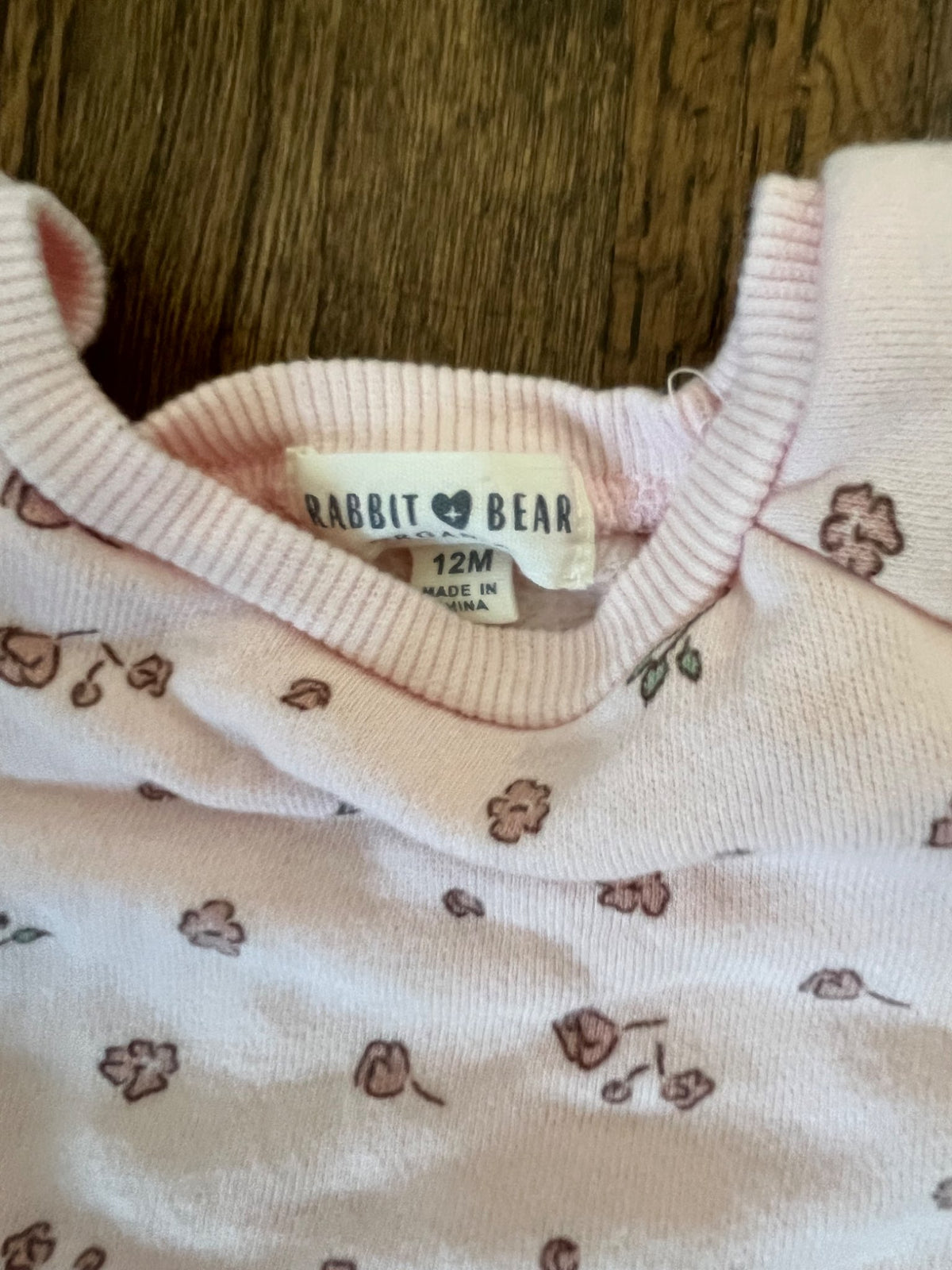 Rabbit + Bear Sweatsuit VGUC 12M, Kids 12 Month (9-12M)