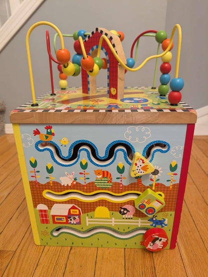 My busy farm - Wooden Activity Cube