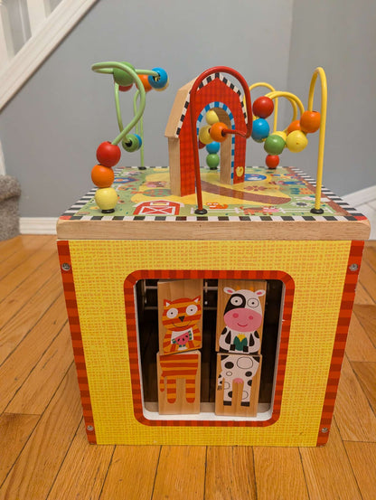 My busy farm - Wooden Activity Cube