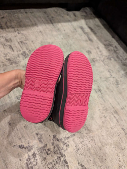 Black and pink heart boots - size 10, Shoes 10 (Toddler:2-4yr)