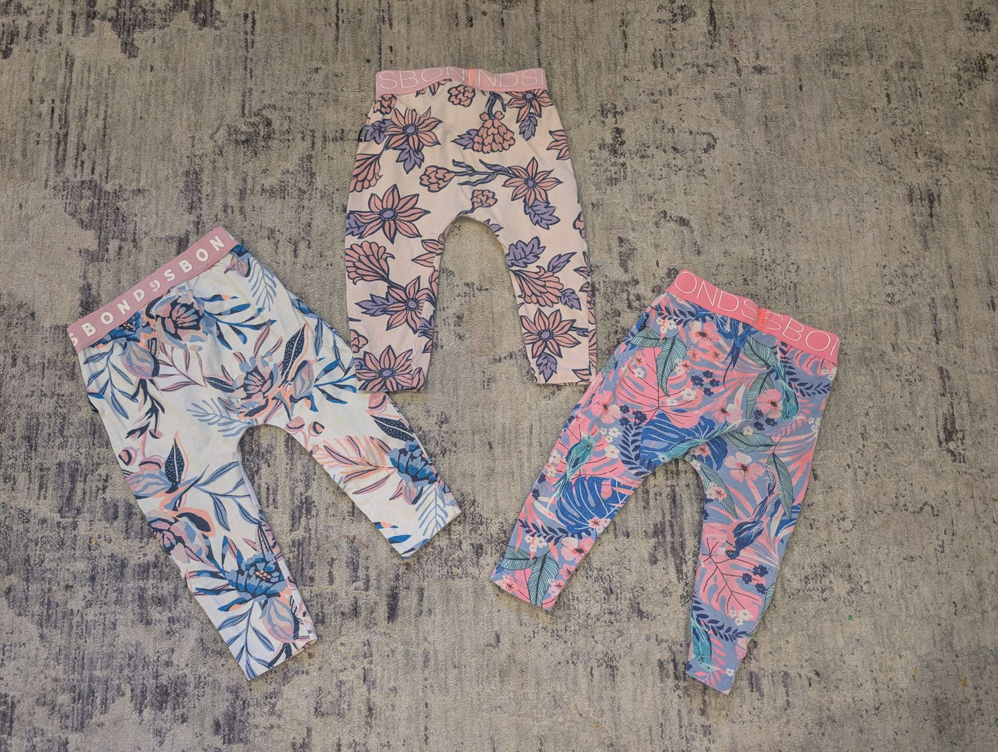 Bundle of 3 pairs of Bonds leggings. Size 0 (6-12 months) , Kids 12 Month (9-12M)