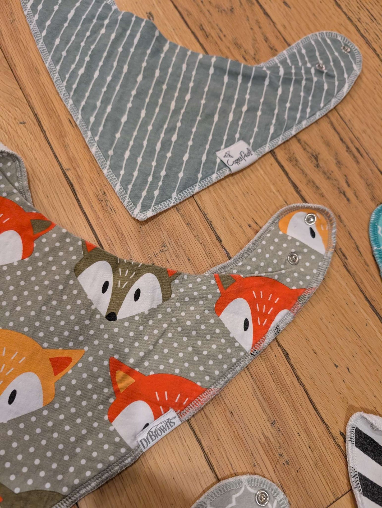Bundle of 8 Bandana Bibs + 2 Soother Clips. Copper Pearl, Dr Brown's, HNY Baby, Alva Baby