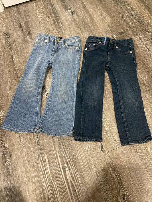 2 pairs of girls 3T Levis Jeans , Kids 3T