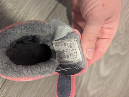 Jan & Jul - Toasty Dry Pink Heart booties. Size toddler 4. MSRP: $52, Shoes 4 (Baby: 0-12 mth)