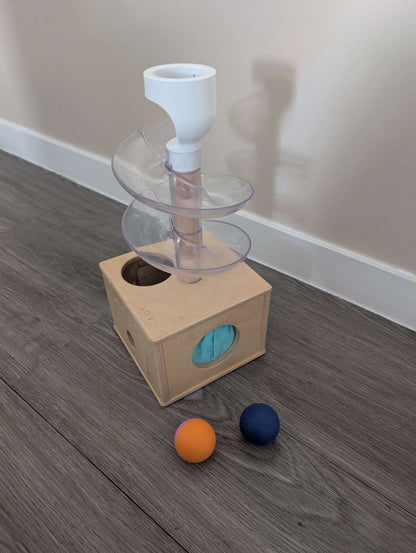 Lovevery - Spiral ball drop toy & 2 balls