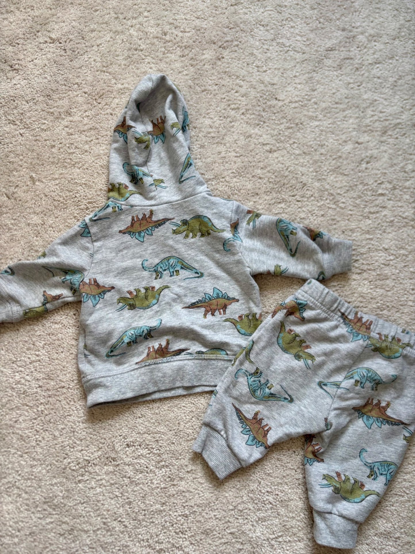 Dino sweatsuit, Carters, 3m, Kids 3 Month (0-3M)