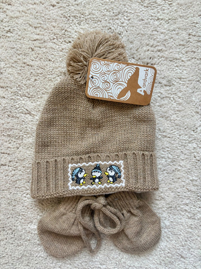 BNWT Newborn hat + mittens, Kids 3 Month (0-3M)