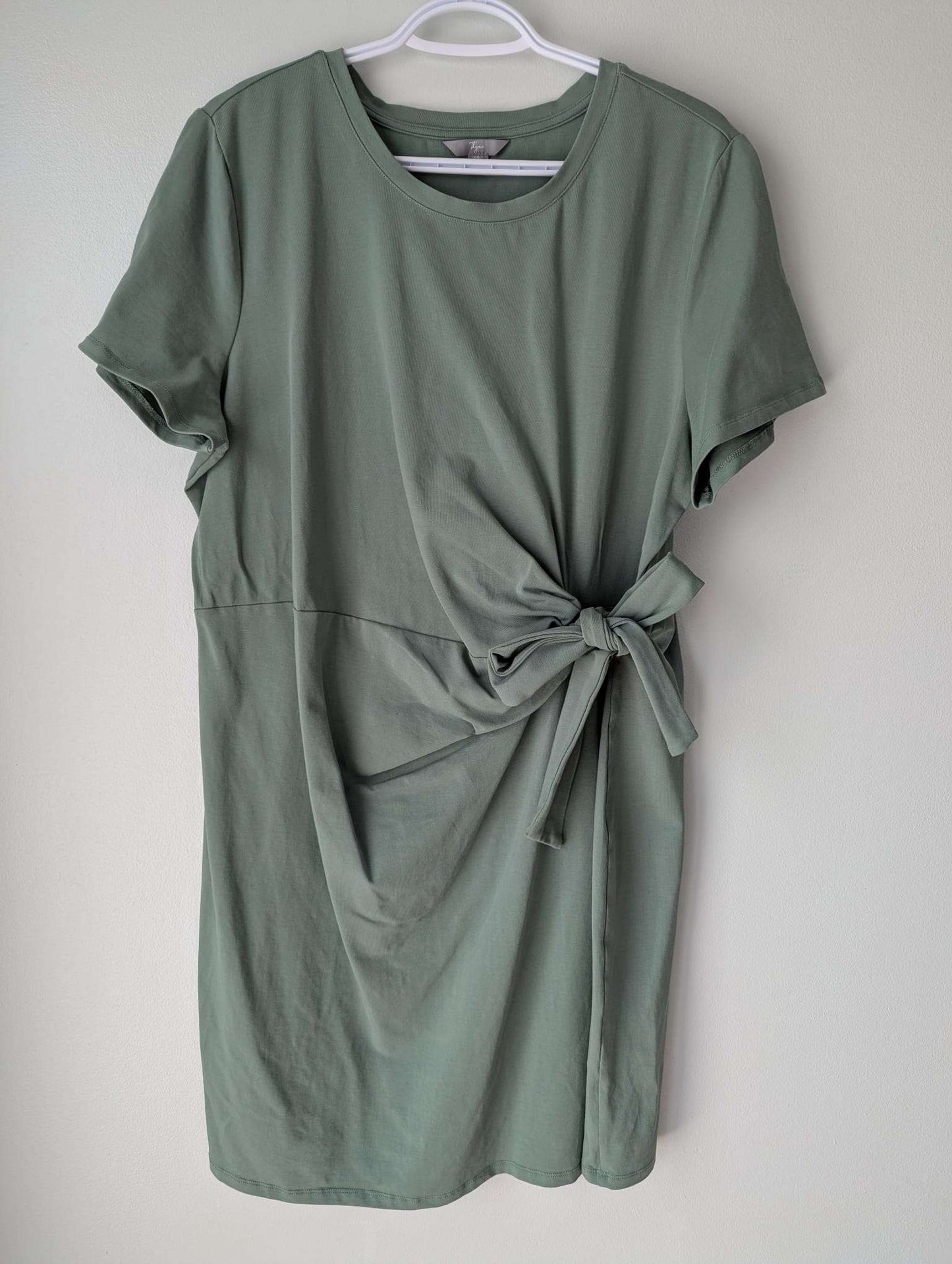 Thyme Maternity Tie-Waist Dress – Sage Green: MRSP $49.99 CAD, Maternity XL (16-18)