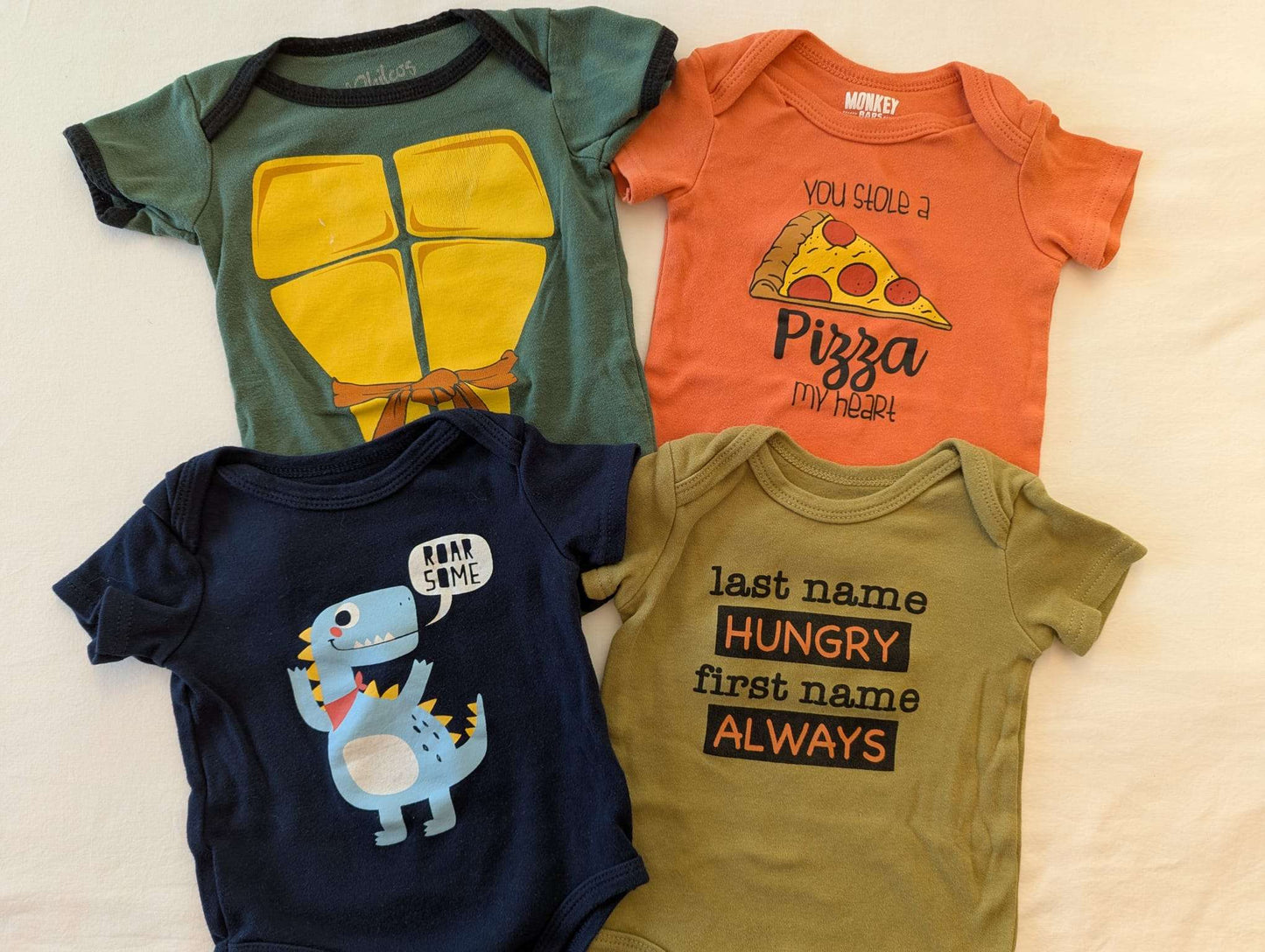 🎉Graphic Onesie Bundle (4pcs), Kids 12 Month (9-12M)