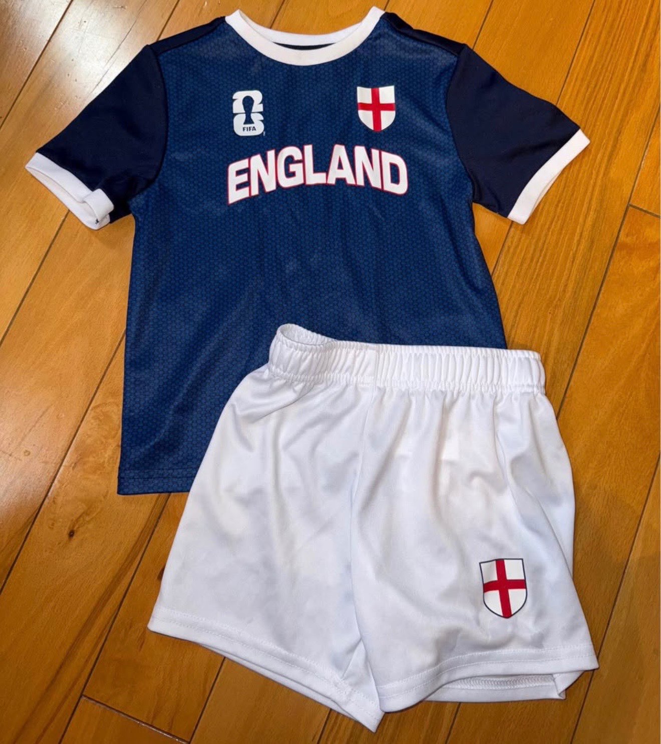 BNWOT FIFA England 2 Piece Soccer Kit Size 2T, Kids 2T