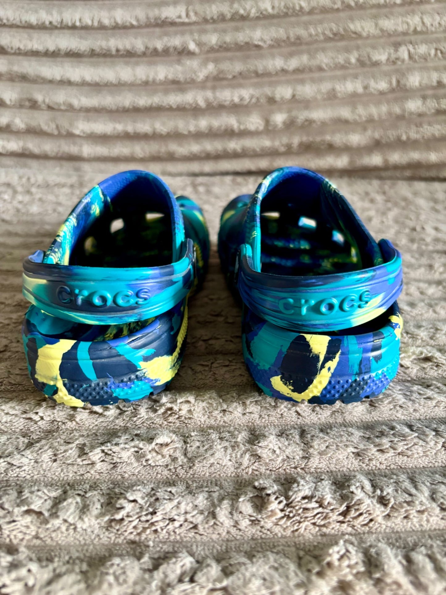 C11 Marbled Crocs , Shoes 11 (Toddler:2-4yr)
