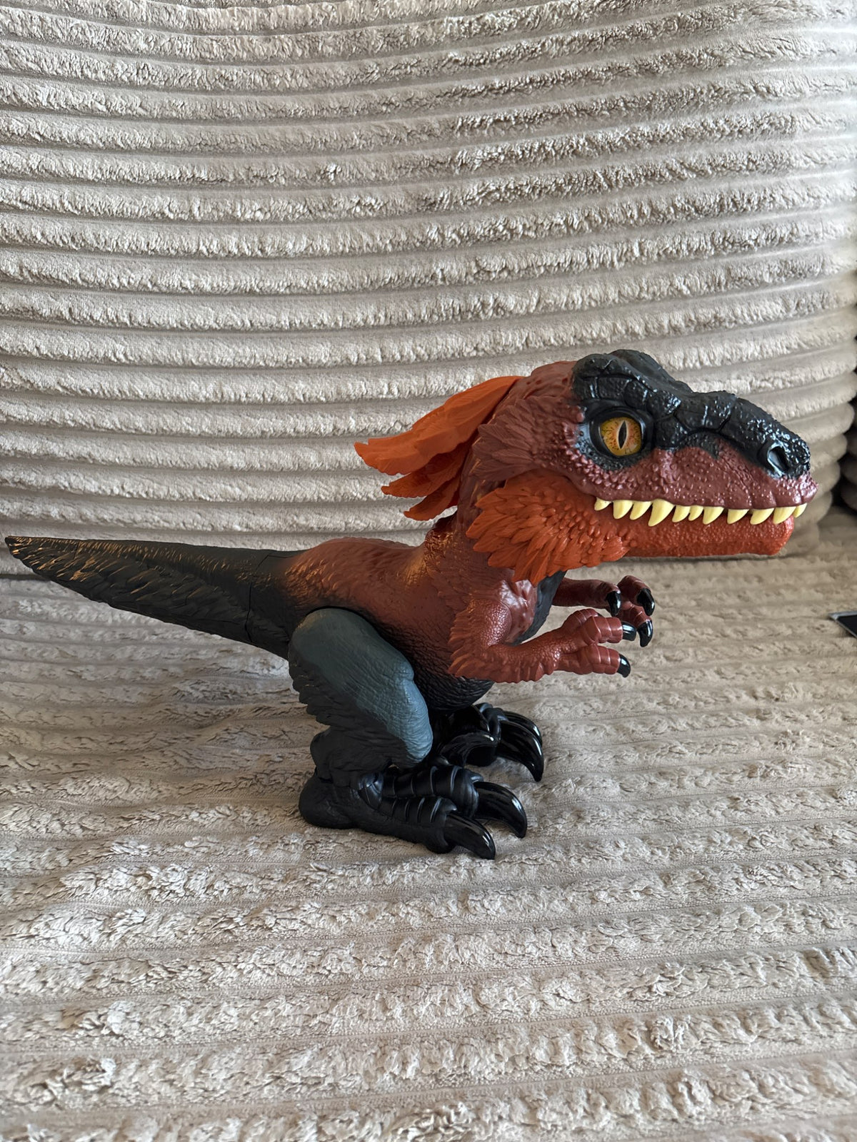 Jurassic World: Dominion Uncaged Ultimate Pyroraptor Interactive Dinosaur Figure