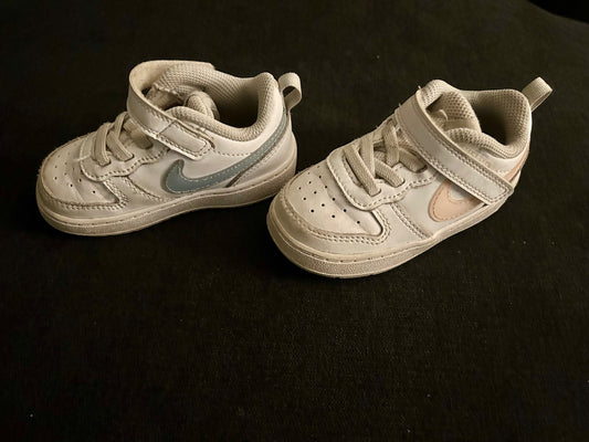 Nike shoes size 5, Shoes 5 (Walkers:12-24 mth)