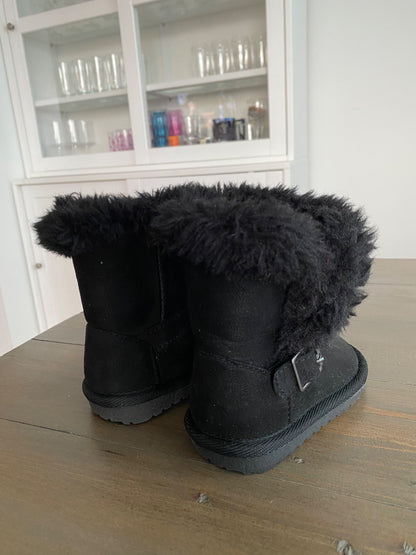 Toddler Boots Size 4, Shoes 4 (Baby: 0-12 mth)