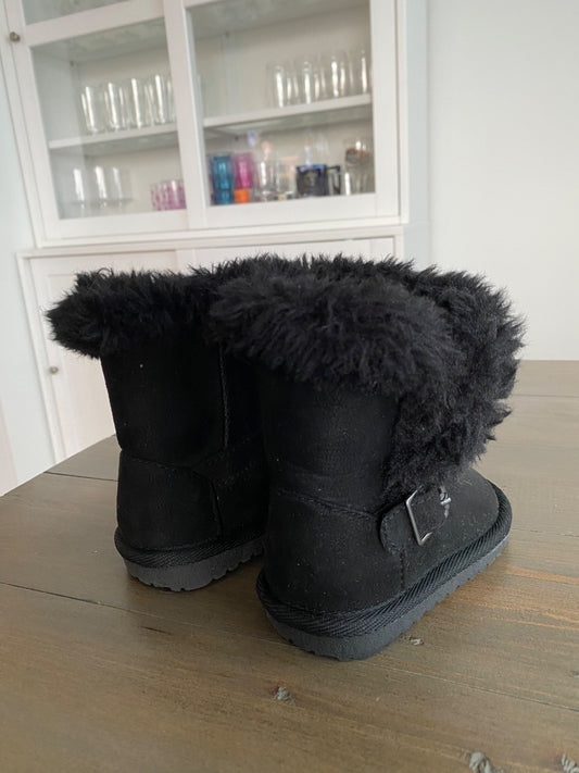 Toddler Boots Size 4, Shoes 4 (Baby: 0-12 mth)