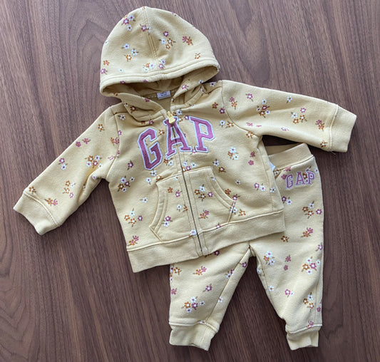 Baby Gap Sweatsuit Set Size 3-6m, Kids 6 Month (3-6M)