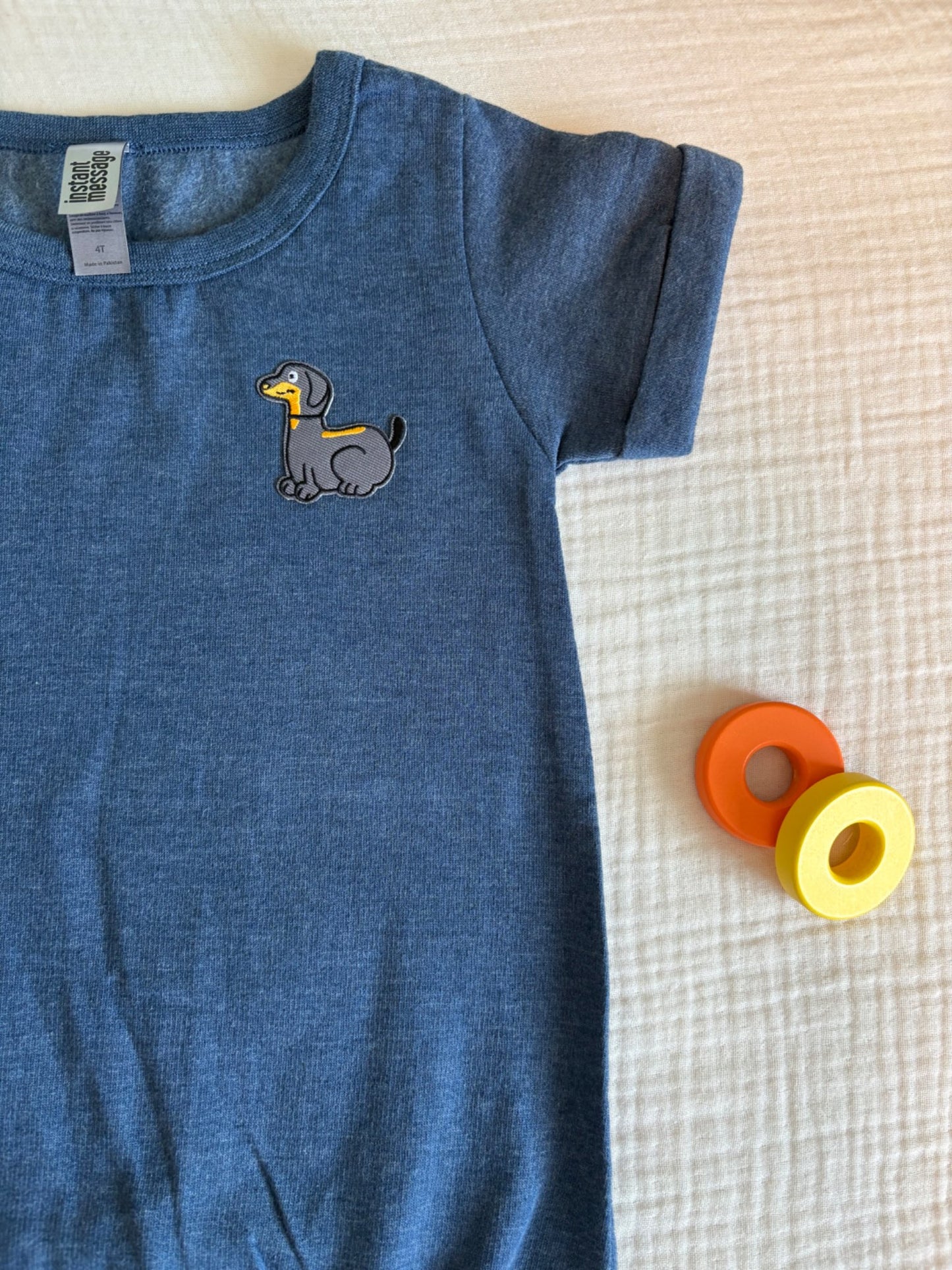 4T Girls Short Sleeved Sweater Dress with Embroidered Dachshund Patch *BNWOT*, Kids 4/4T