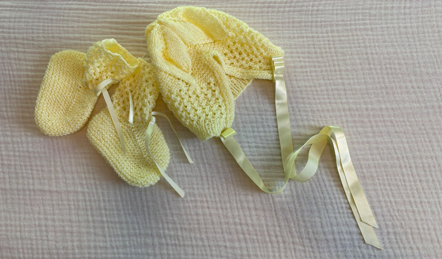 Handknit 9-12 Months Yellow Baby Booties, Bonnet and Sweater *BRAND NEW* , Kids 12 Month (9-12M)