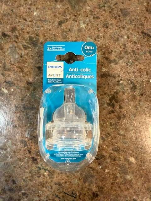 Philips Avent Anti-Colic Baby Bottle Nipple + Philips Avent Formula Powder Dispenser & Snack Cup RETAIL: 20$