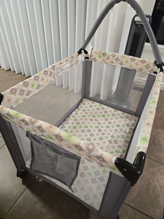 Harmony Play & Go Deluxe Playard, 40" x 28" x 29