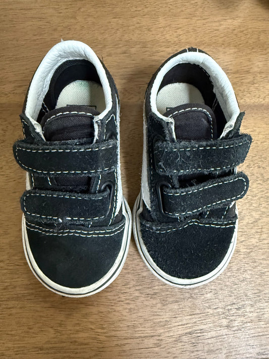 Vans Black and White Toddler - Size 5 RETAIL: 55$, Shoes 5 (Walkers:12-24 mth)