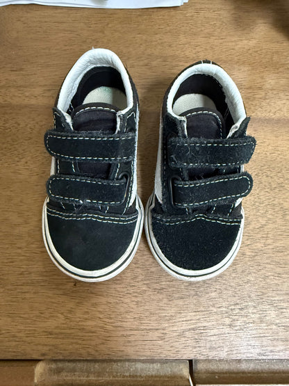 Vans Black and White Toddler - Size 5 RETAIL: 55$, Shoes 5 (Walkers:12-24 mth)