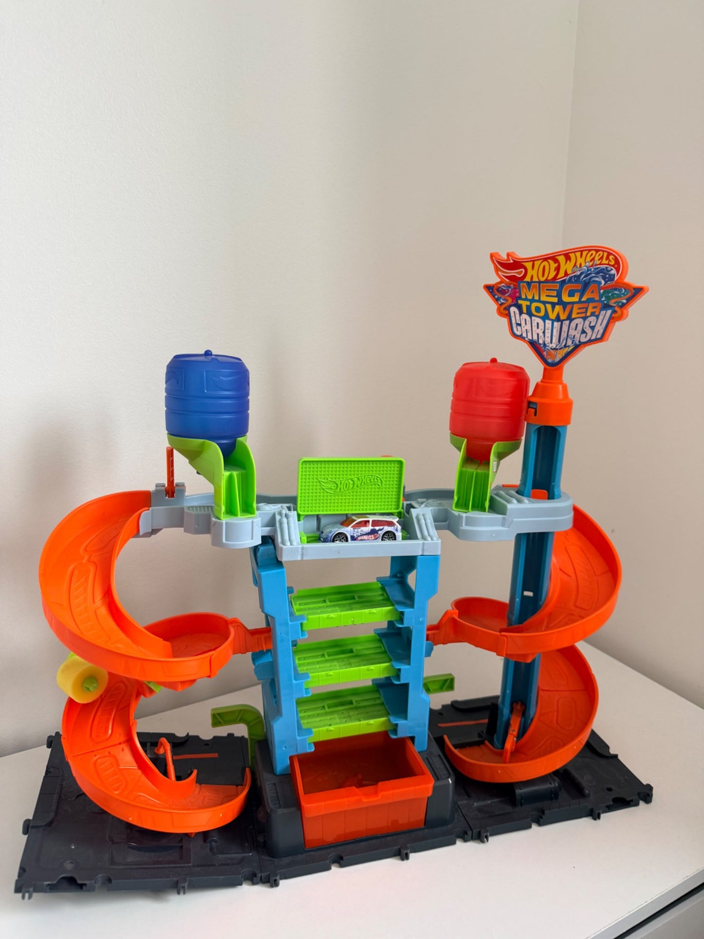 Hot Wheels City Mega Tower Car Wash playset