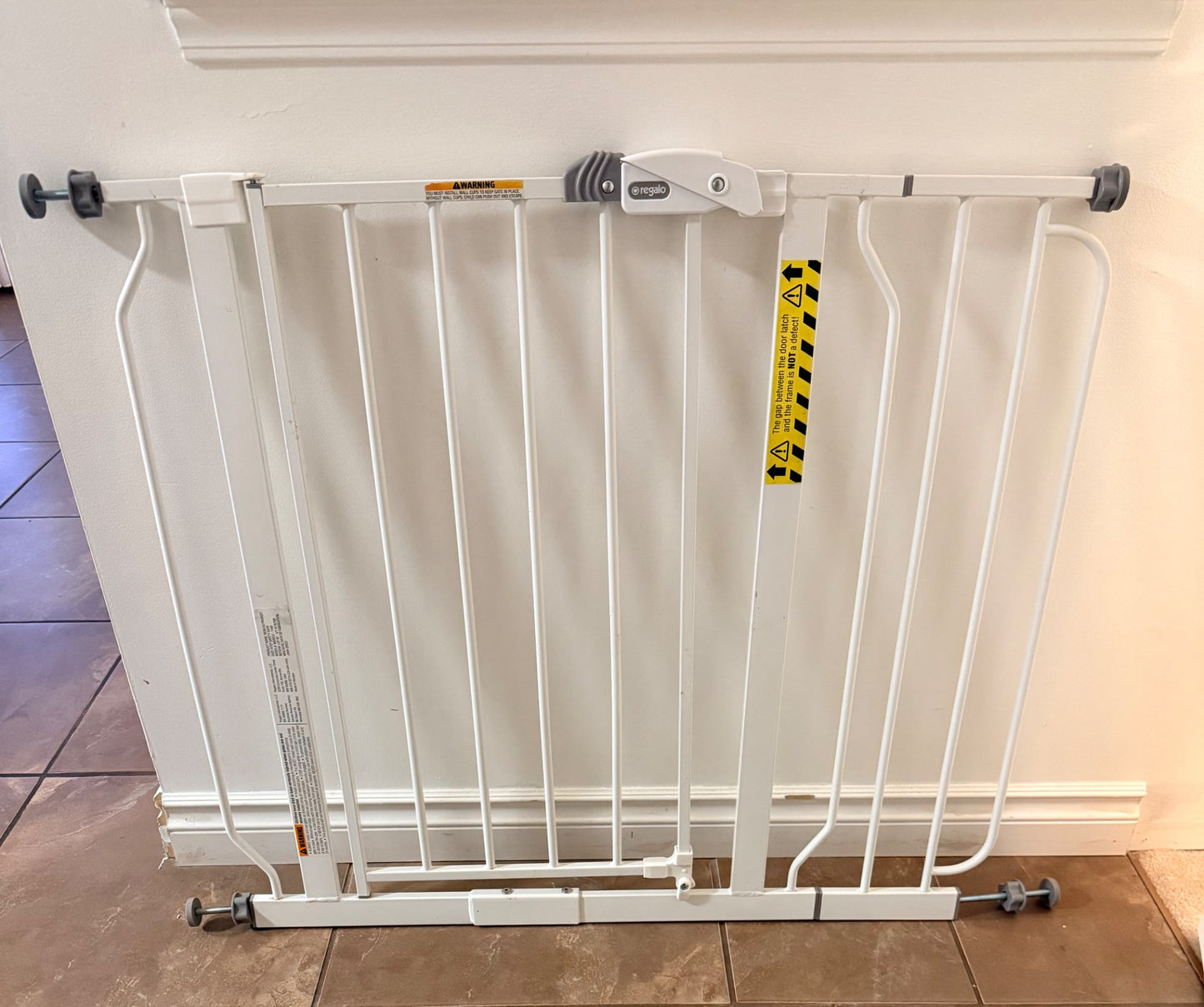 Regalo Extra Wide Baby Gate | Retail: 50$